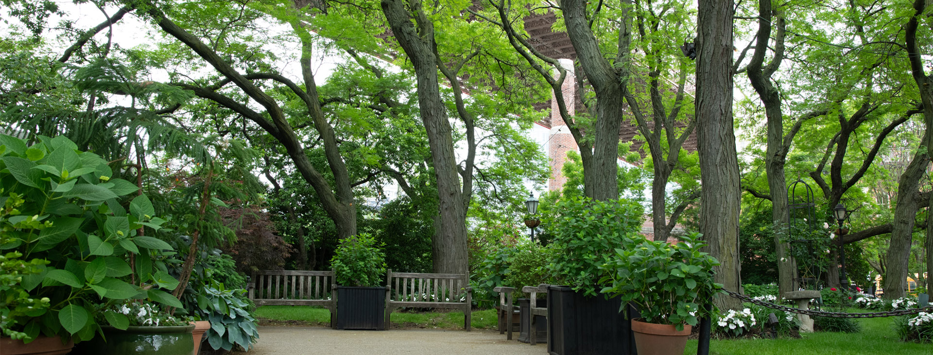 Garden path under the Brooklyn Bridge